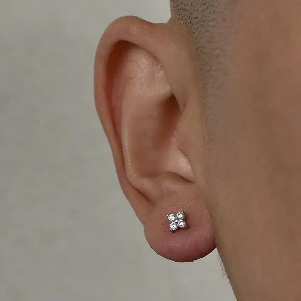 Universal earrings, zirconium hip-hop style for men and women, silver 925 sample, diamond encrusted, four-leaf clover