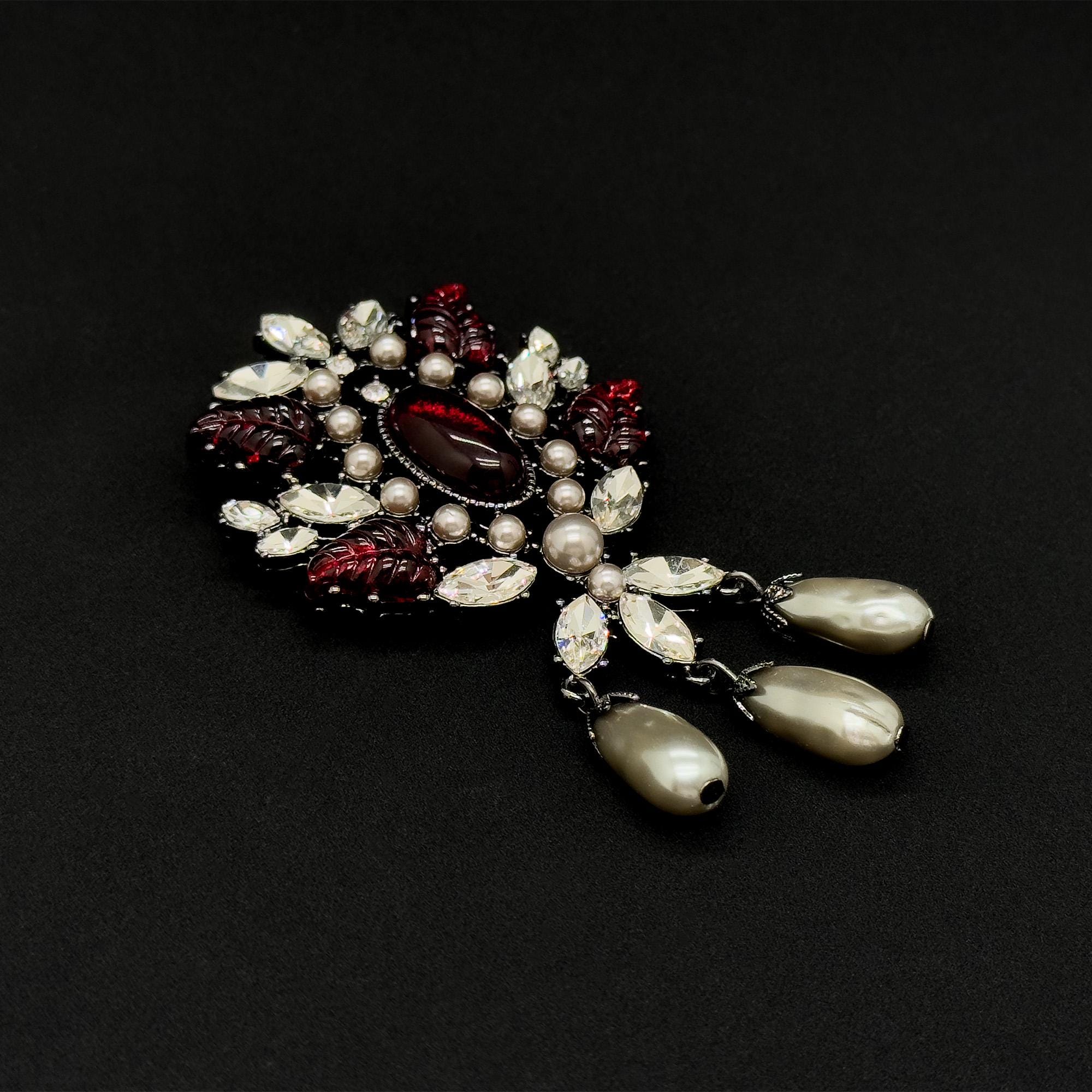 Vintage Art Deco Glass Leaf Brooch with Pearl Tassel
