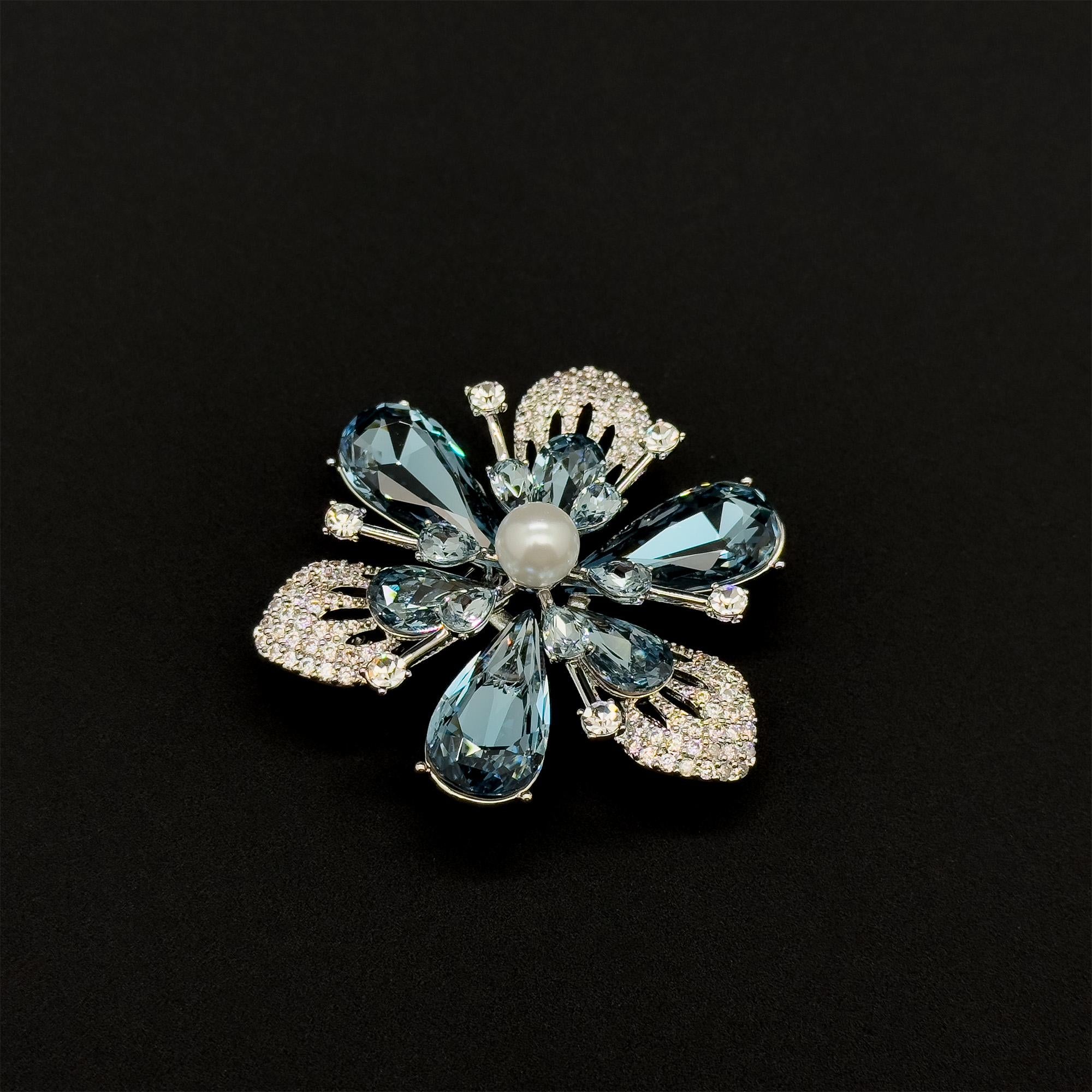 Vintage Art Deco Blue Crystal Flower Brooch, Gold-Plated Pin